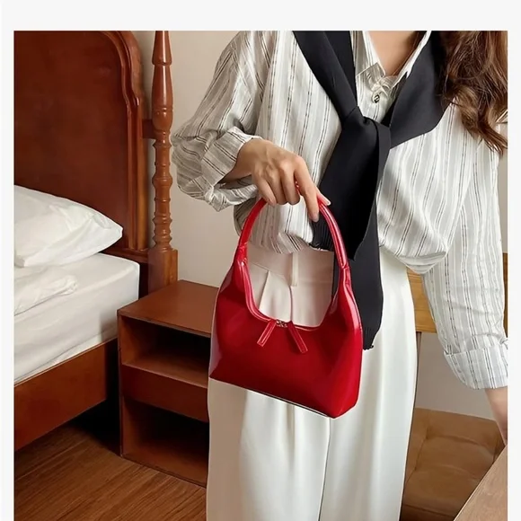 Elegant Red Women's Shoulder Bag - Picture 2 of 3